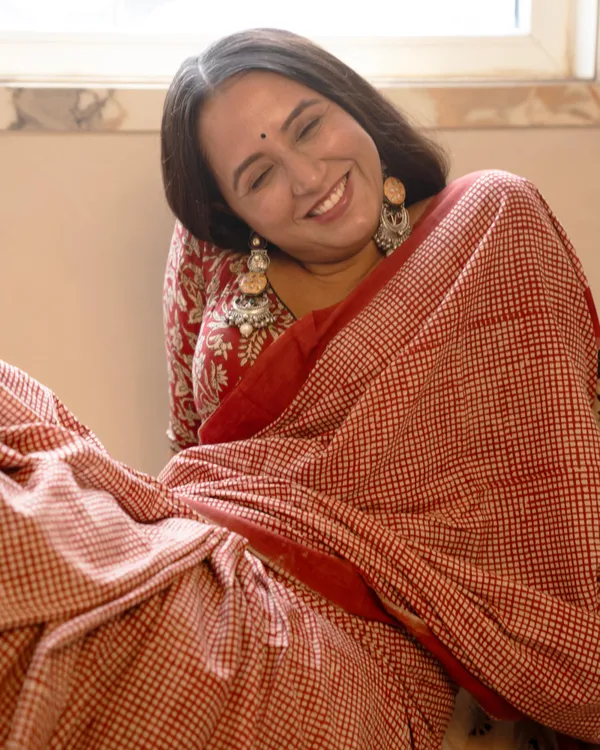 Red_Cotton_Checks_Printed_Mul_Saree_With_Tassels_For_Women